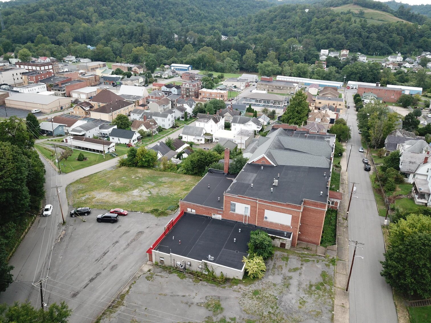 SOLD 50,000 The Former Shinnston Elementary/Fox’s Pizza