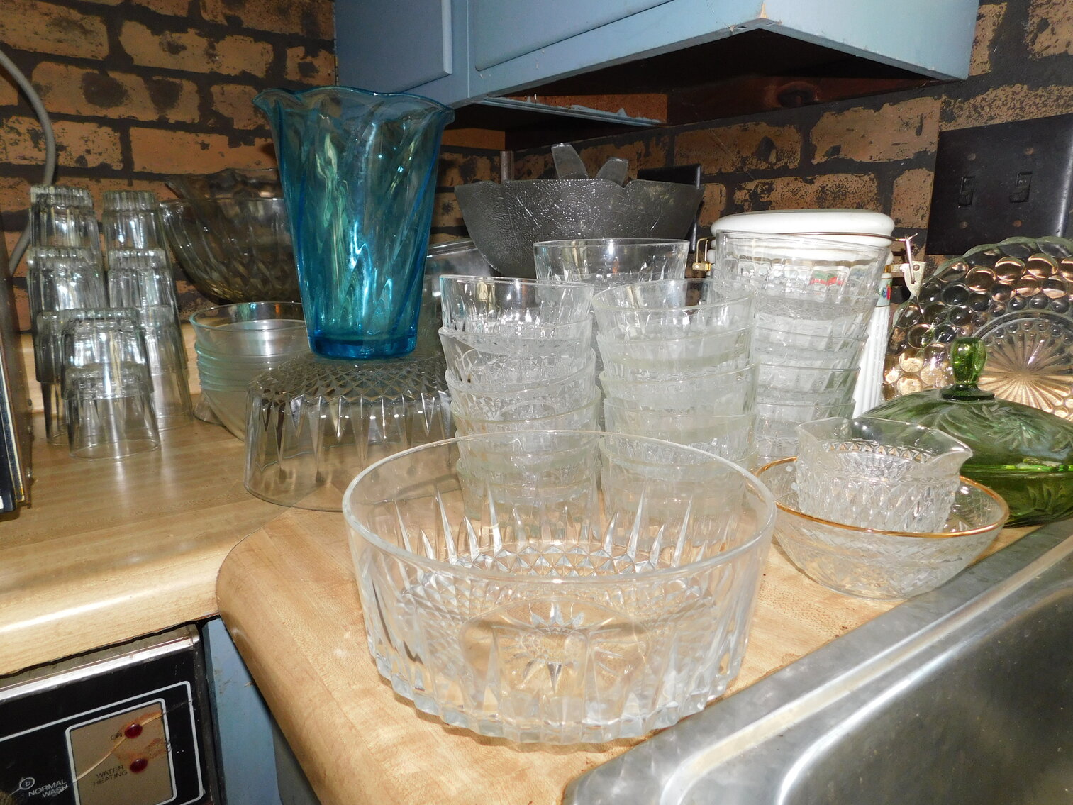 Image for Hepzibah, WV - Household Estate Auction: Ford Bronco, Yamaha Motorcycles, Tools, Household Items, and More!