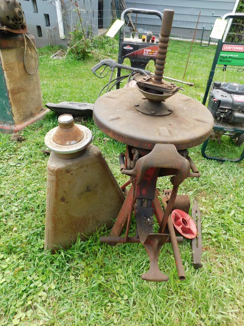 Image for Hepzibah, WV - Household Estate Auction: Ford Bronco, Yamaha Motorcycles, Tools, Household Items, and More!