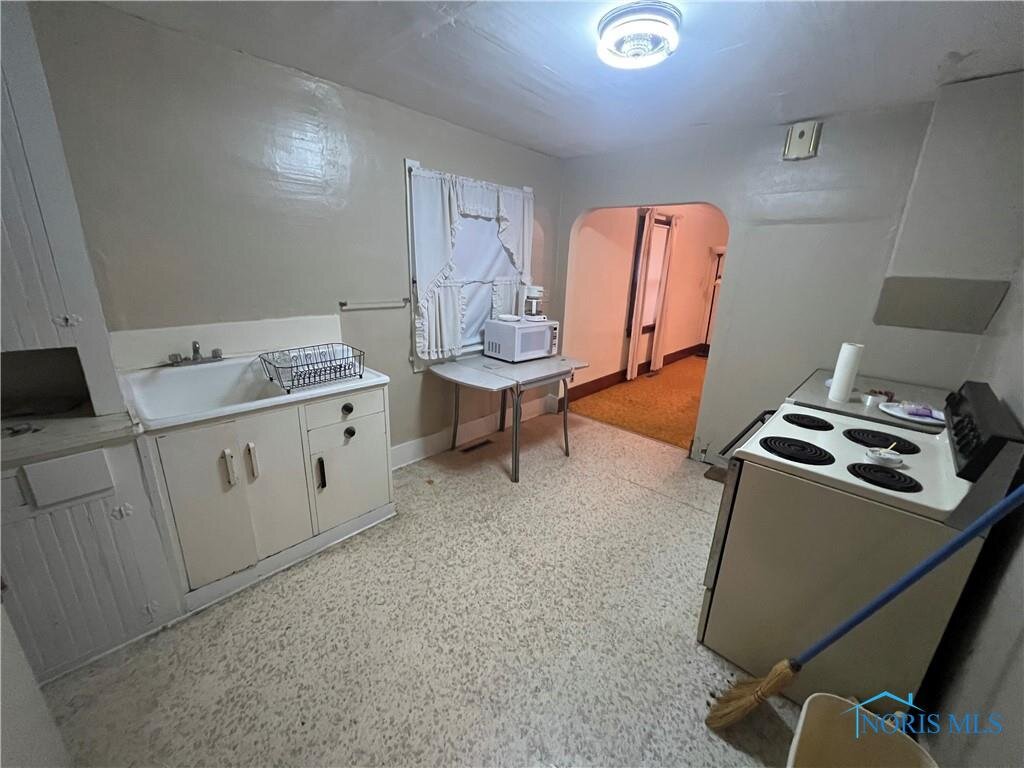 Image for MINIMUM BID AUCTION $20,000! 609 E. Garfield Ave.