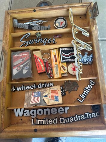 Image for (Toledo OH) Sewing Machine, Furniture, Home Decor, Glassware (N. Watercrest)