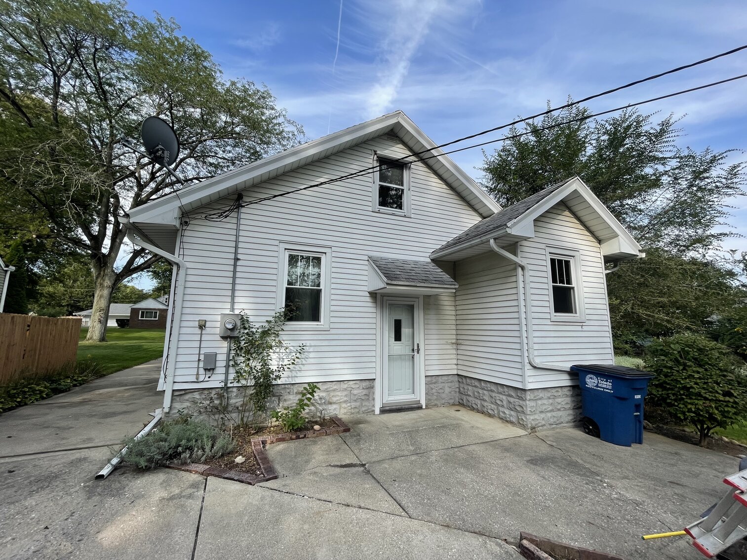 Image for MINIMUM BID AUCTION $69,000! 2025 Hogarth Rd