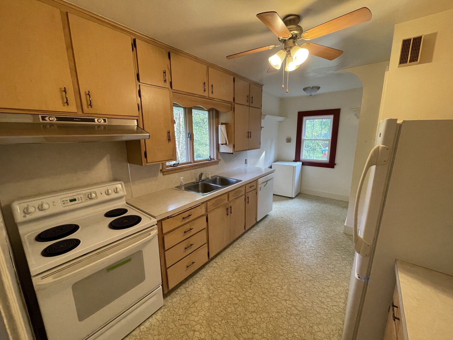 Image for MINIMUM BID AUCTION $69,000! 2025 Hogarth Rd