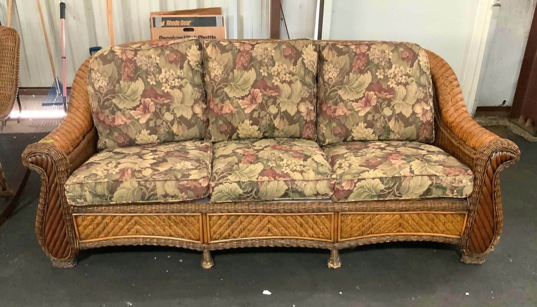 Image for Virtual Auction - Polish Pottery, Framed Art, Mirrors, Furniture, Household Items