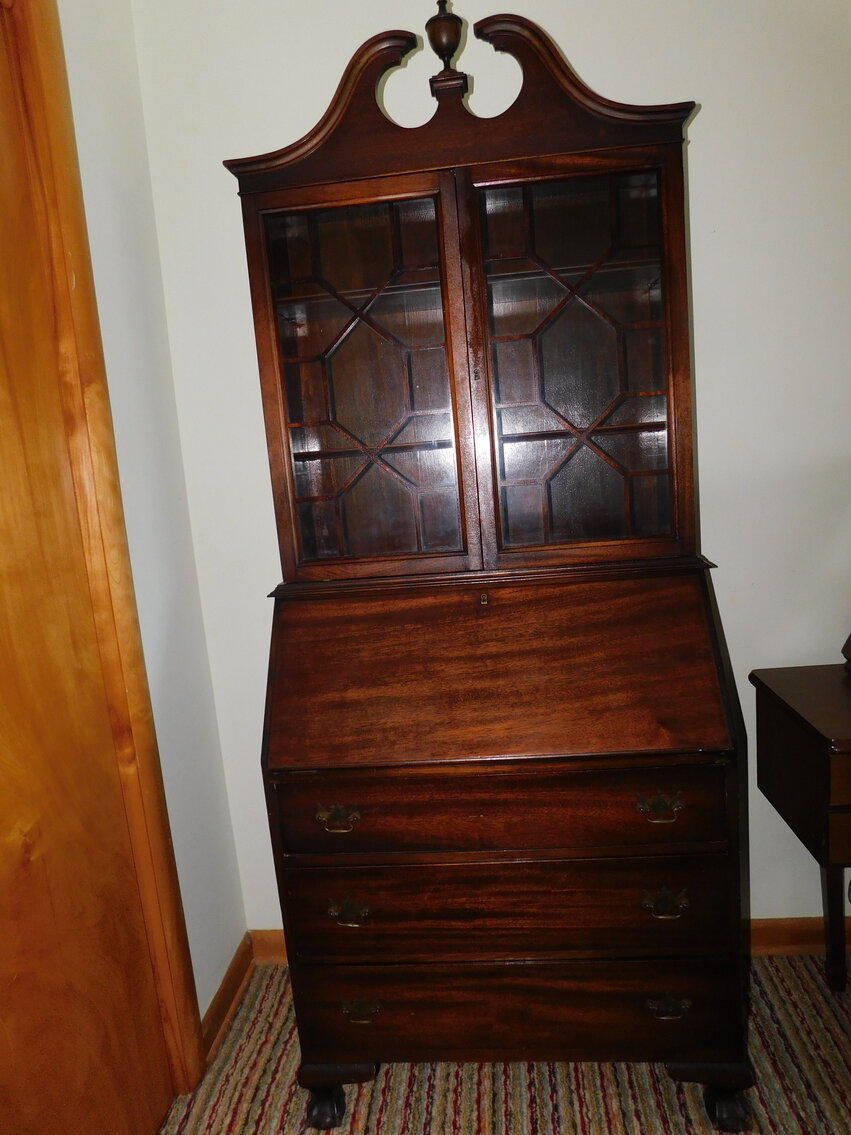 Image for Summersville, WV – Estate of Thomas & Camilla Whitlock: Gravely Lawn Tractor, Antique & Modern Furniture, Glassware, Cast Iron, and much More!