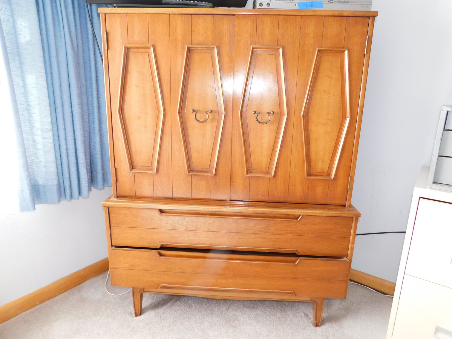 Image for Summersville, WV – Estate of Thomas & Camilla Whitlock: Gravely Lawn Tractor, Antique & Modern Furniture, Glassware, Cast Iron, and much More!