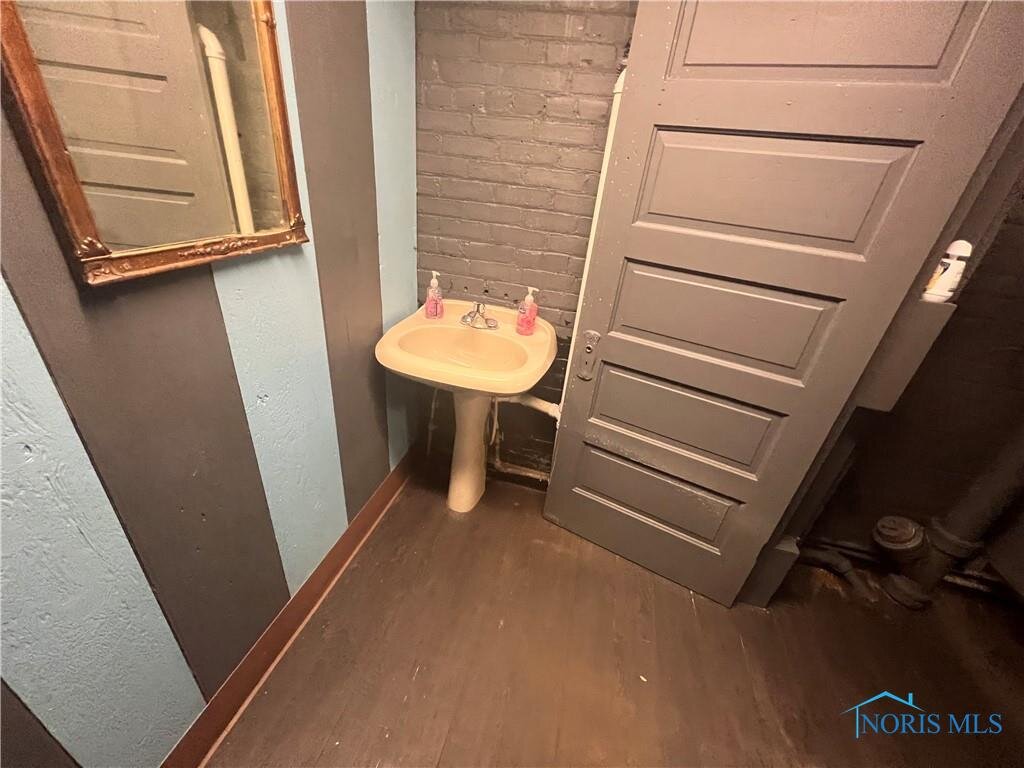 Image for MINIMUM BID AUCTION $125,000! 2212 Consaul St