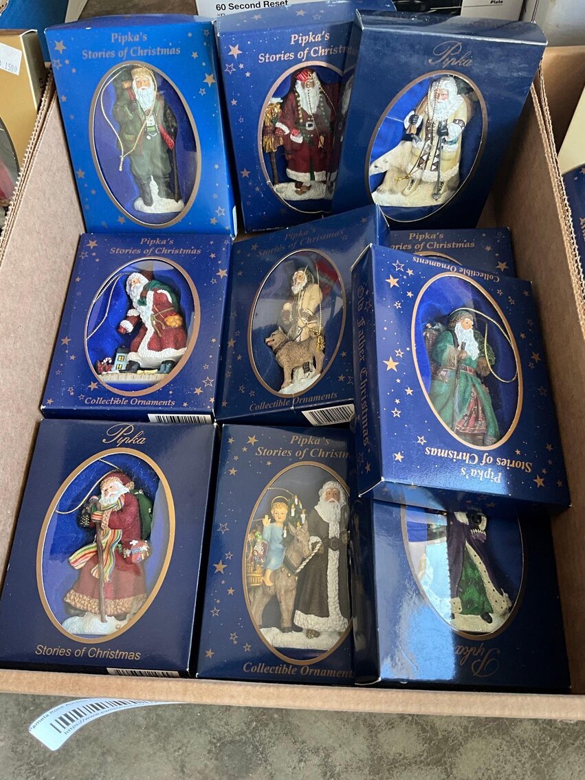 Image for (Maumee OH) Dodge Grand Caravan, Home Contents, Furniture, Figurines (Blackstone)