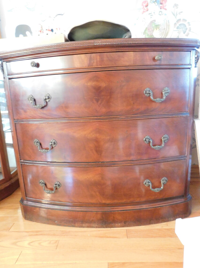 Image for Morgantown, WV – Estate of Mary Susan Linkous: Modern & Antique Furniture, China, Glassware, Kitchen Items, Small/Large Appliances, and More!