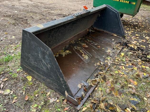 Plumbing & Heating (HVAC) Equipment Moving Auction: Daewoo SE 55 Excavator