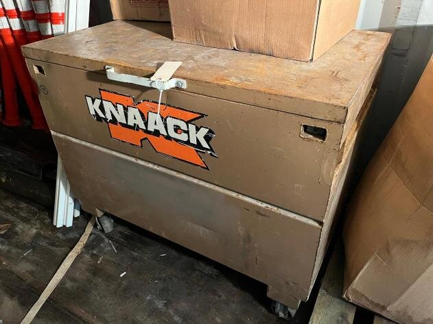 Plumbing & Heating (HVAC) Equipment Moving Auction: Daewoo SE 55 Excavator