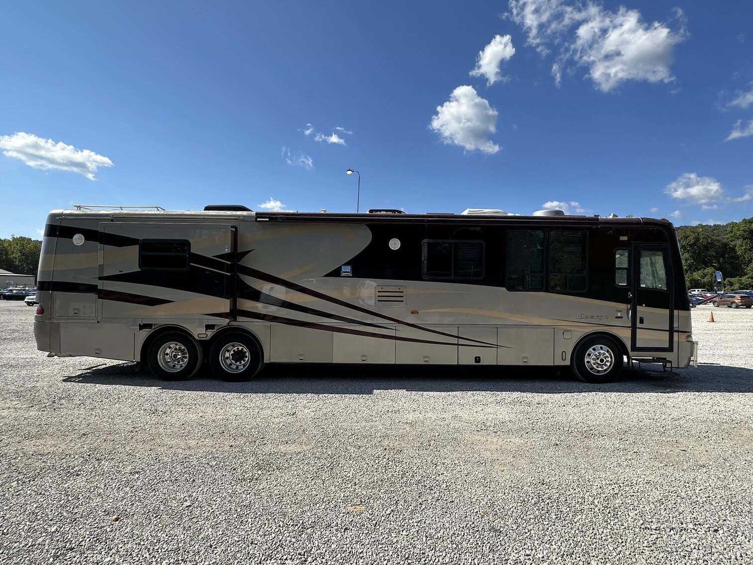 Image for Saint Albans - 2003 Newmark Essex M-4373 Kensington RV