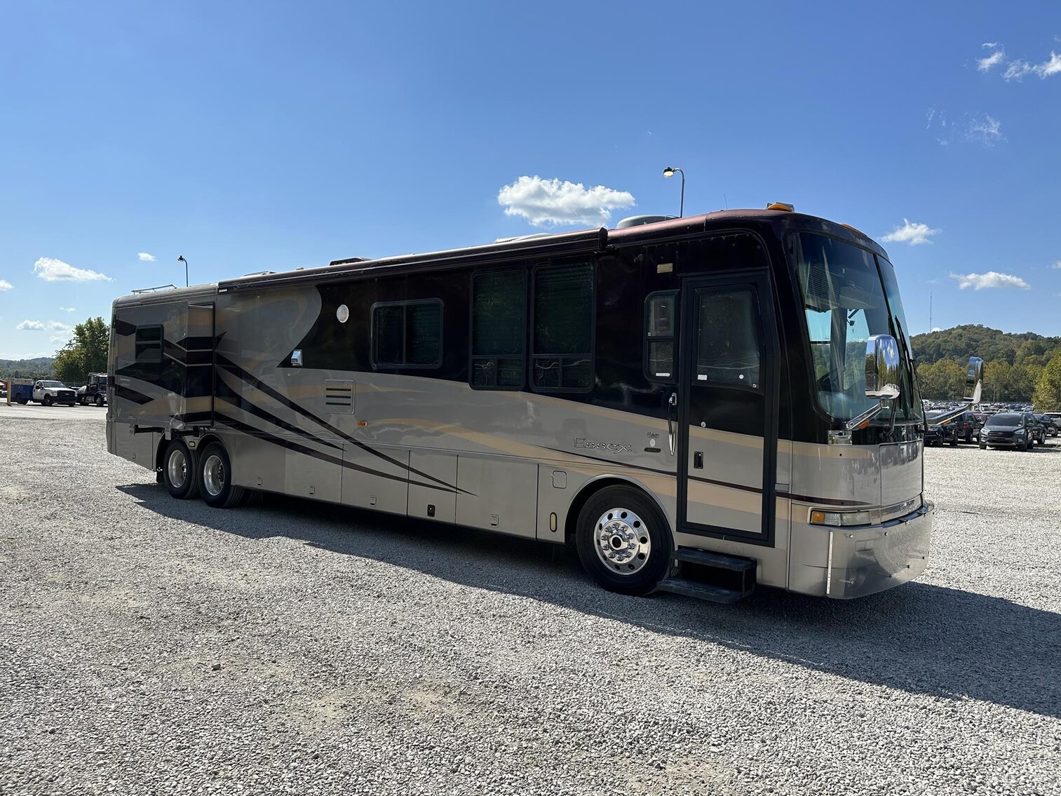 Image for Saint Albans - 2003 Newmark Essex M-4373 Kensington RV