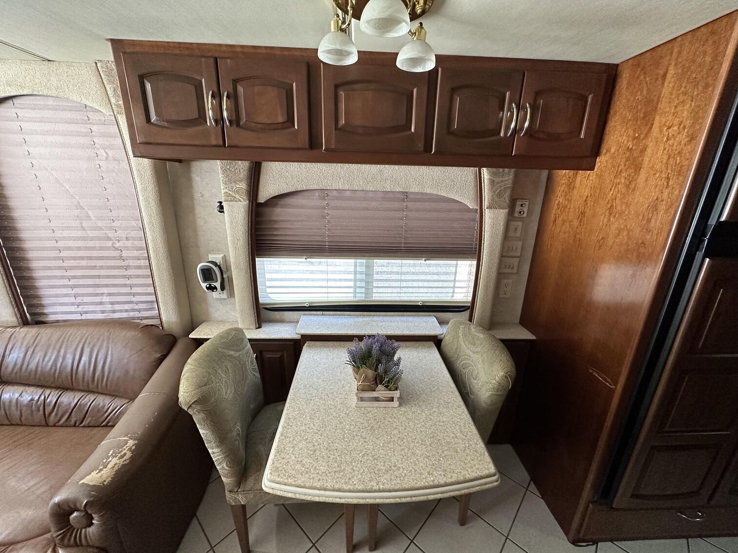 Image for Saint Albans - 2003 Newmark Essex M-4373 Kensington RV