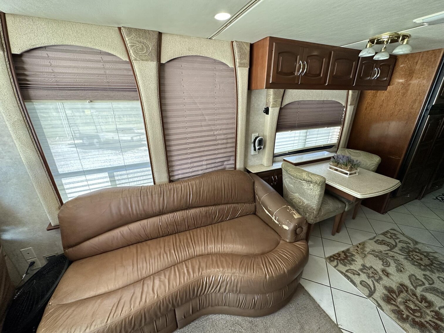 Image for Saint Albans - 2003 Newmark Essex M-4373 Kensington RV