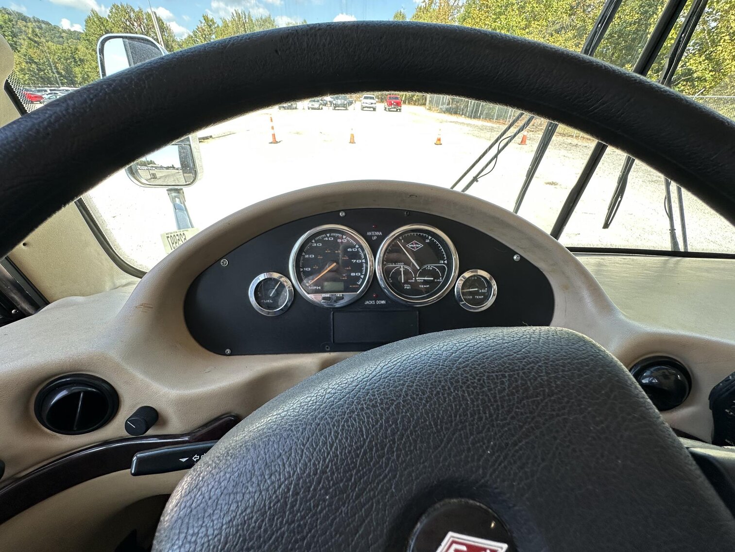 Image for Saint Albans - 2003 Newmark Essex M-4373 Kensington RV