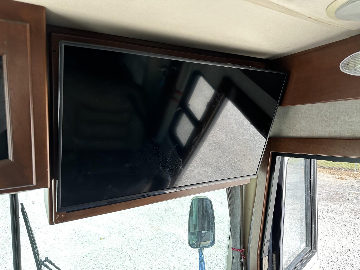 Image for Saint Albans - 2003 Newmark Essex M-4373 Kensington RV