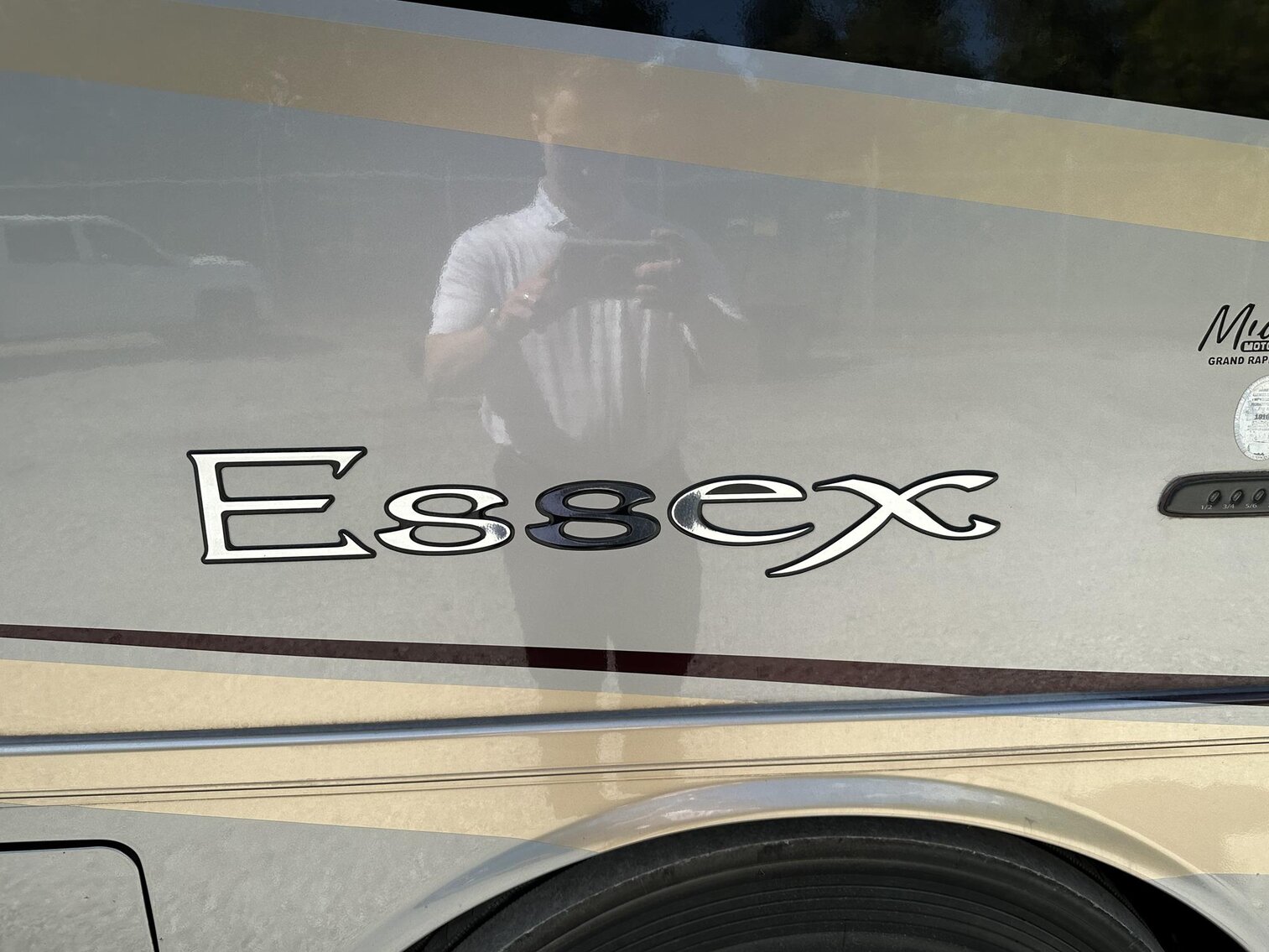 Image for Saint Albans - 2003 Newmark Essex M-4373 Kensington RV