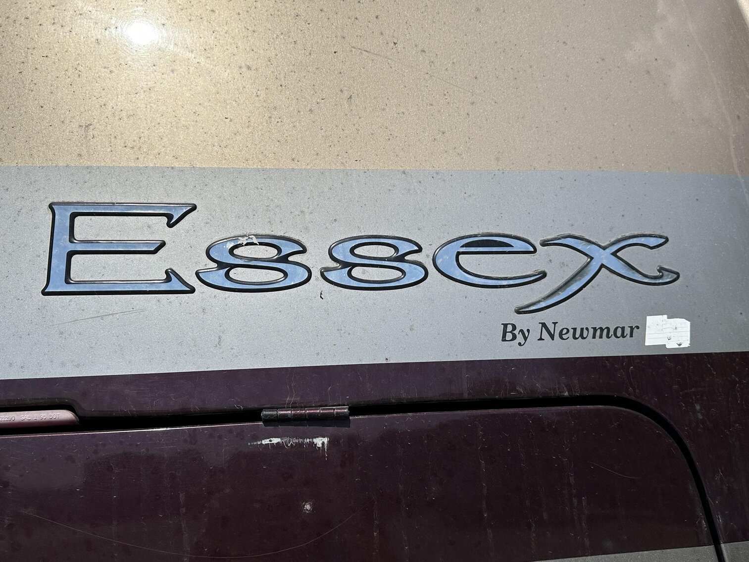 Image for Saint Albans - 2003 Newmark Essex M-4373 Kensington RV