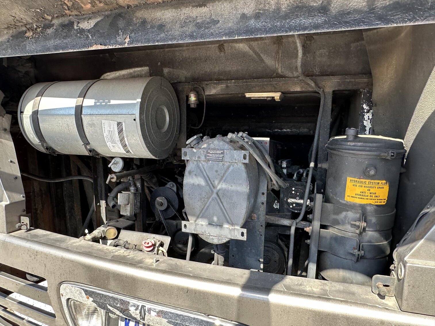 Image for Saint Albans - 2003 Newmark Essex M-4373 Kensington RV