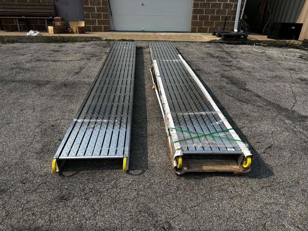 Image for GMC 16ft Box Truck, Chevy 4x4 Pickup w/ Boss V-Plow, Industrial Auction