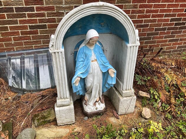 Image for (Monroe MI) Jewelry, Coins, Currency, Ford Taurus, Tools, Furniture (Albain Rd.)