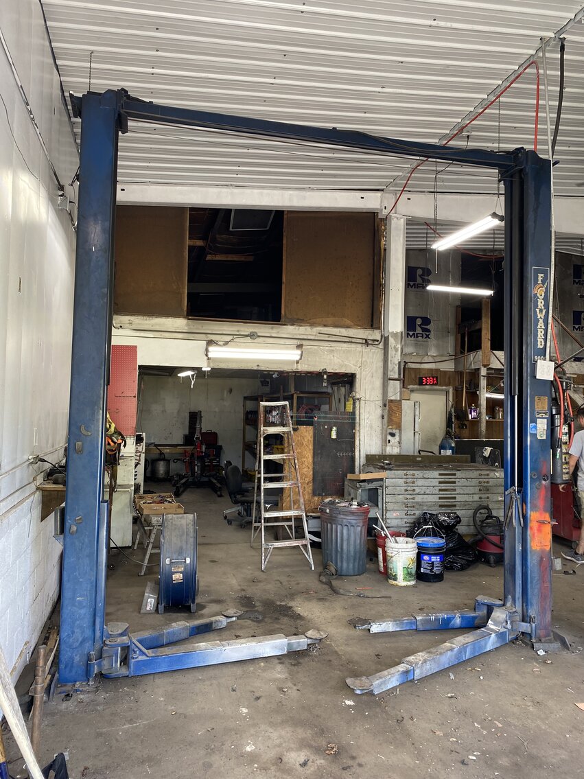 Summersville, WV Autobody Shop Liquidation ’06 Jeep Liberty, ’78 GMC