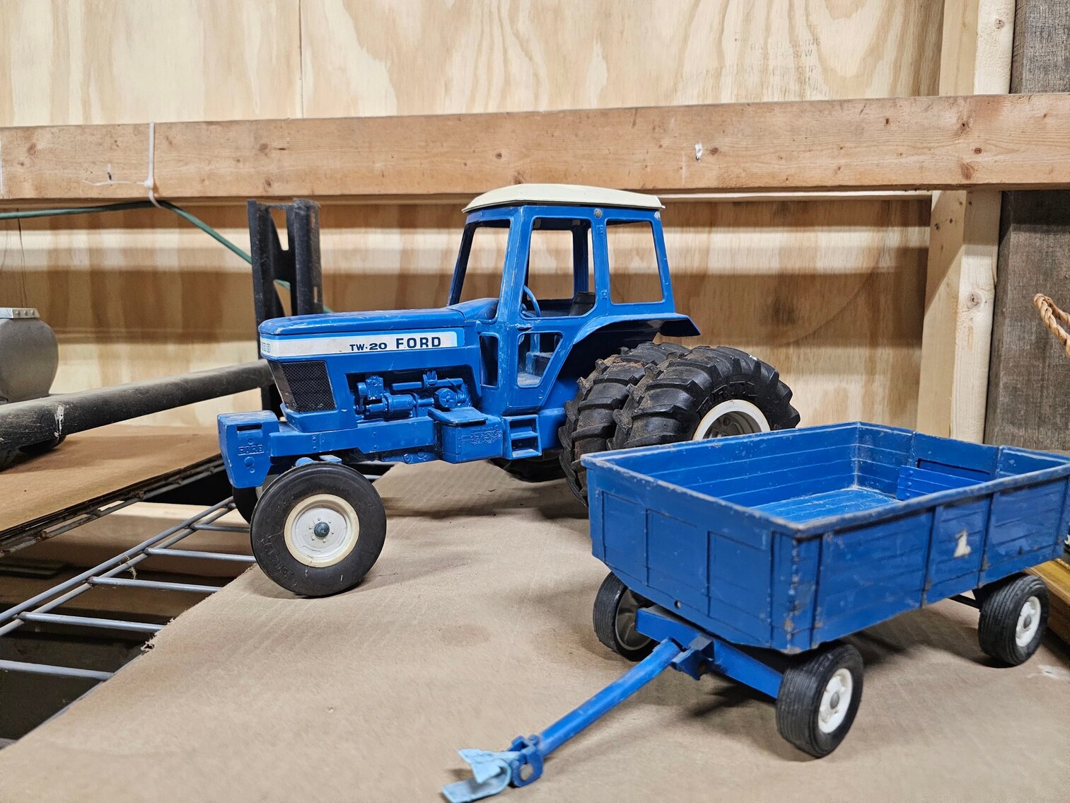 Image for Milton, WV – Vehicles, Tools, Antiques, Furniture, Coins, Case XX Knives, and more!