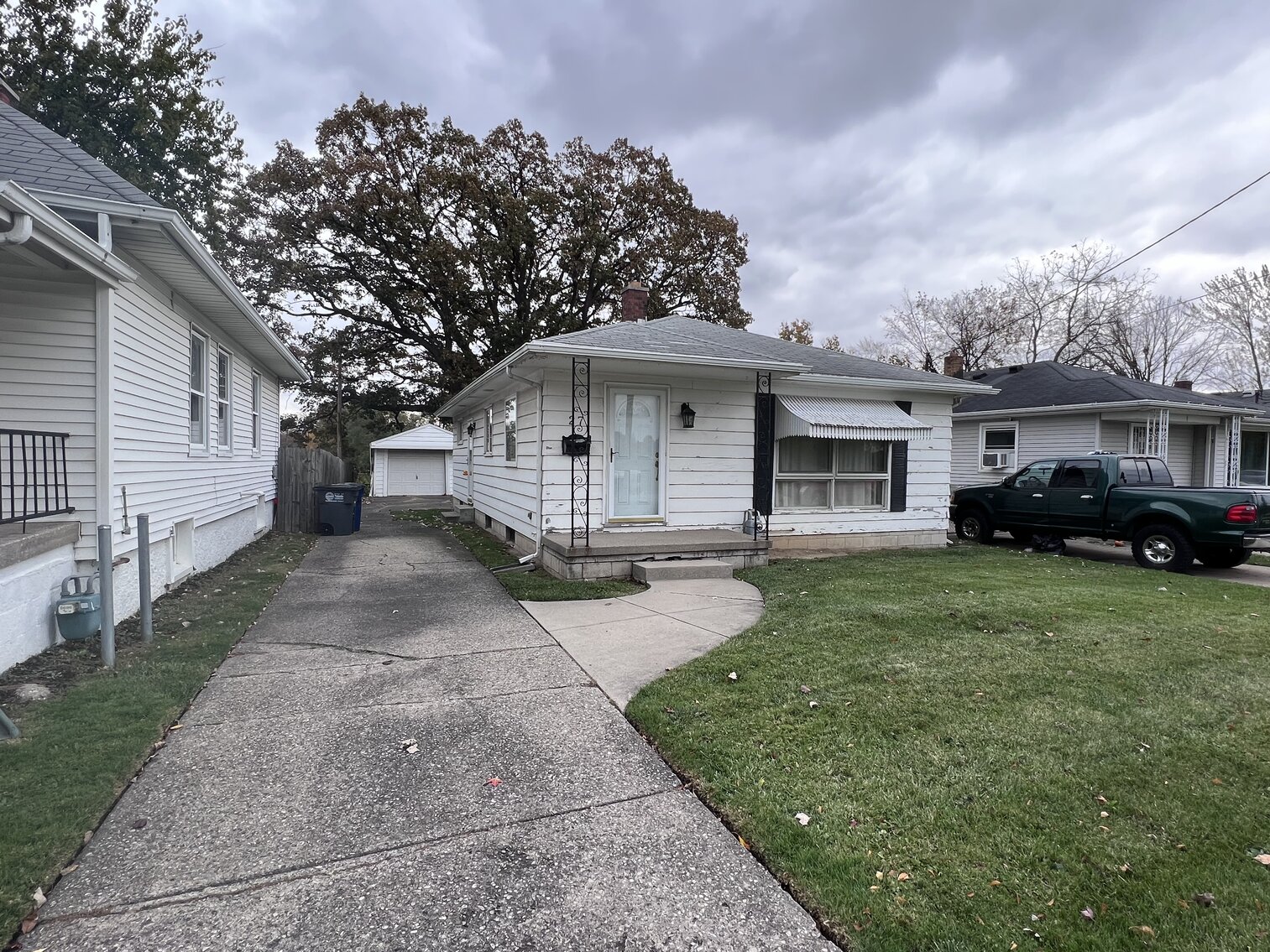 MINIMUM BID AUCTIONS 29,000! 27 Van Buren Ave