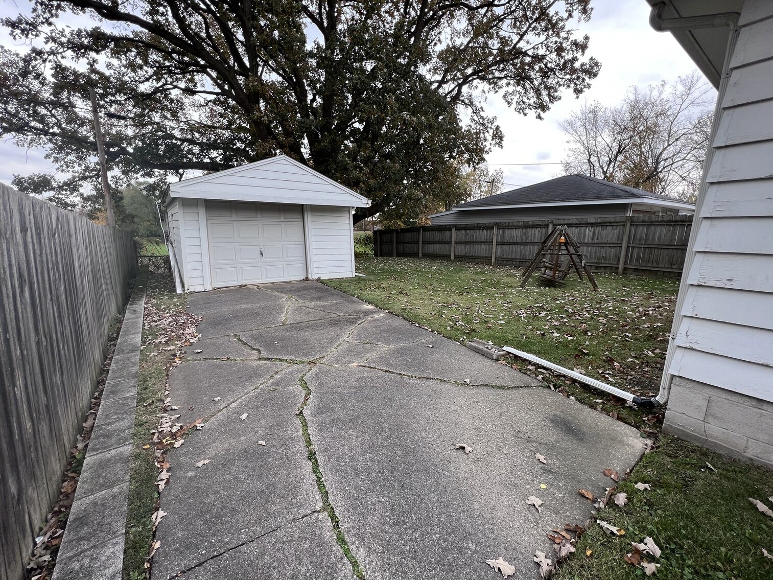 MINIMUM BID AUCTIONS 29,000! 27 Van Buren Ave