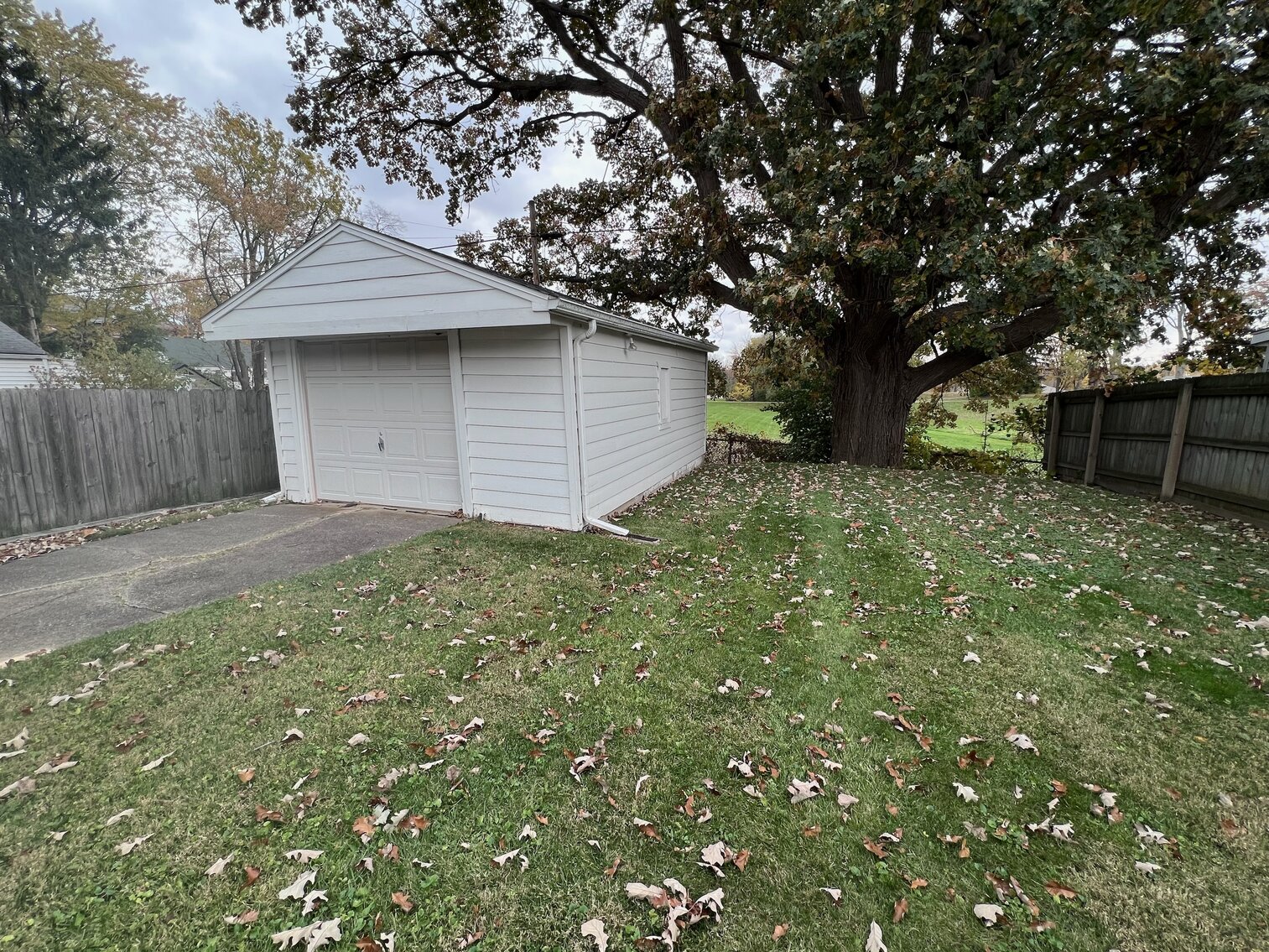 MINIMUM BID AUCTIONS 29,000! 27 Van Buren Ave