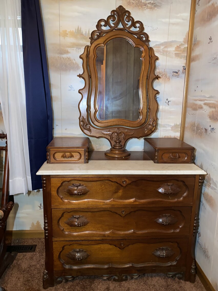 Image for Mannington, WV – Glassware, Antiques, Collectibles, Furniture, Household Goods, and More!