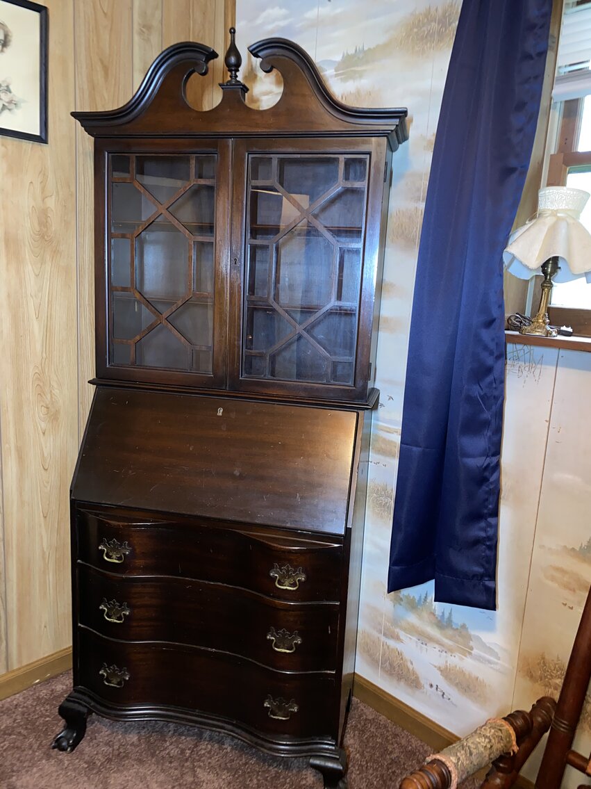 Image for Mannington, WV – Glassware, Antiques, Collectibles, Furniture, Household Goods, and More!