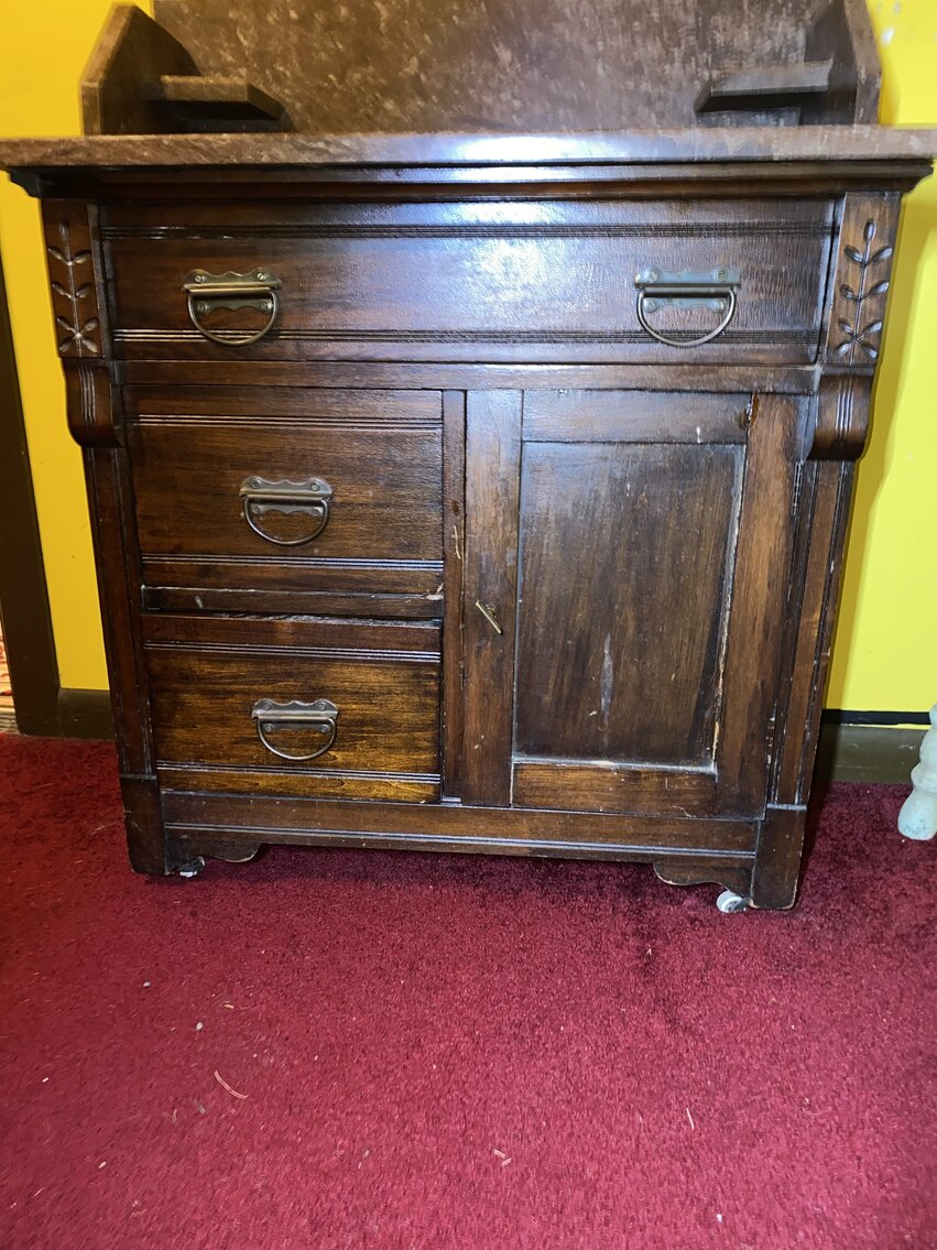 Image for Mannington, WV – Glassware, Antiques, Collectibles, Furniture, Household Goods, and More!