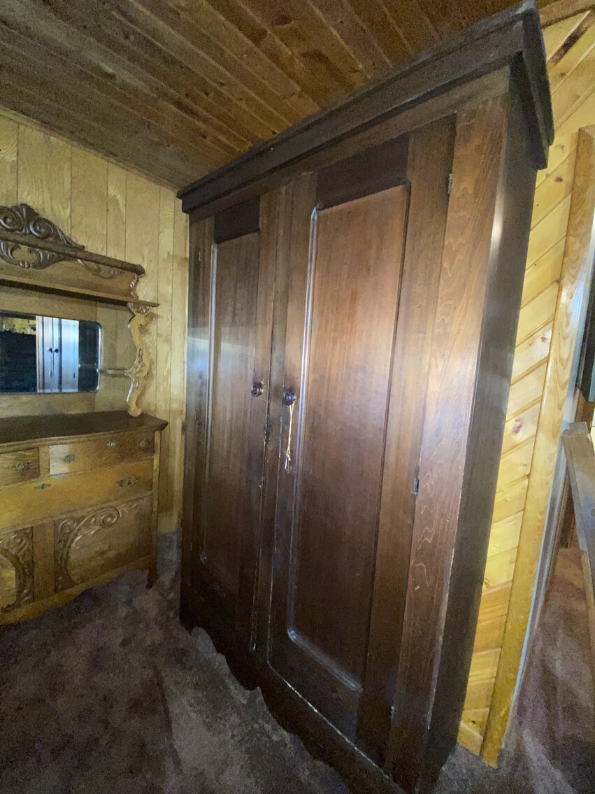 Image for Mannington, WV – Glassware, Antiques, Collectibles, Furniture, Household Goods, and More!