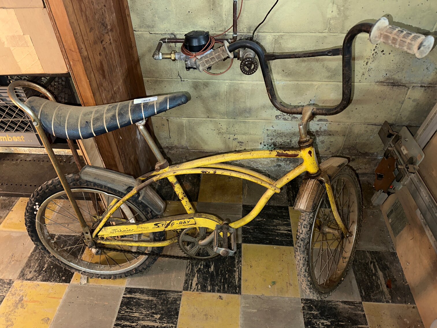 Image for (Toledo OH) Camry, Tools, Coins, Jewelry, Lionel, Stamps, Furniture, Currency (E Oakland)