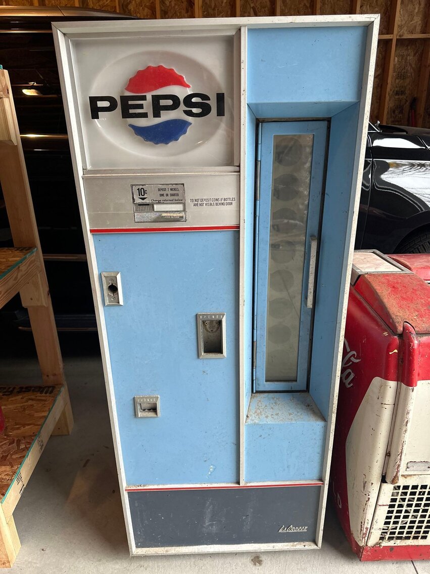 Image for (Toledo OH) Camry, Tools, Coins, Jewelry, Lionel, Stamps, Furniture, Currency (E Oakland)