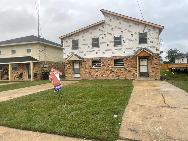 Image for SOLD! $165,000 - Townhouse Double in Kenner - Needs Work