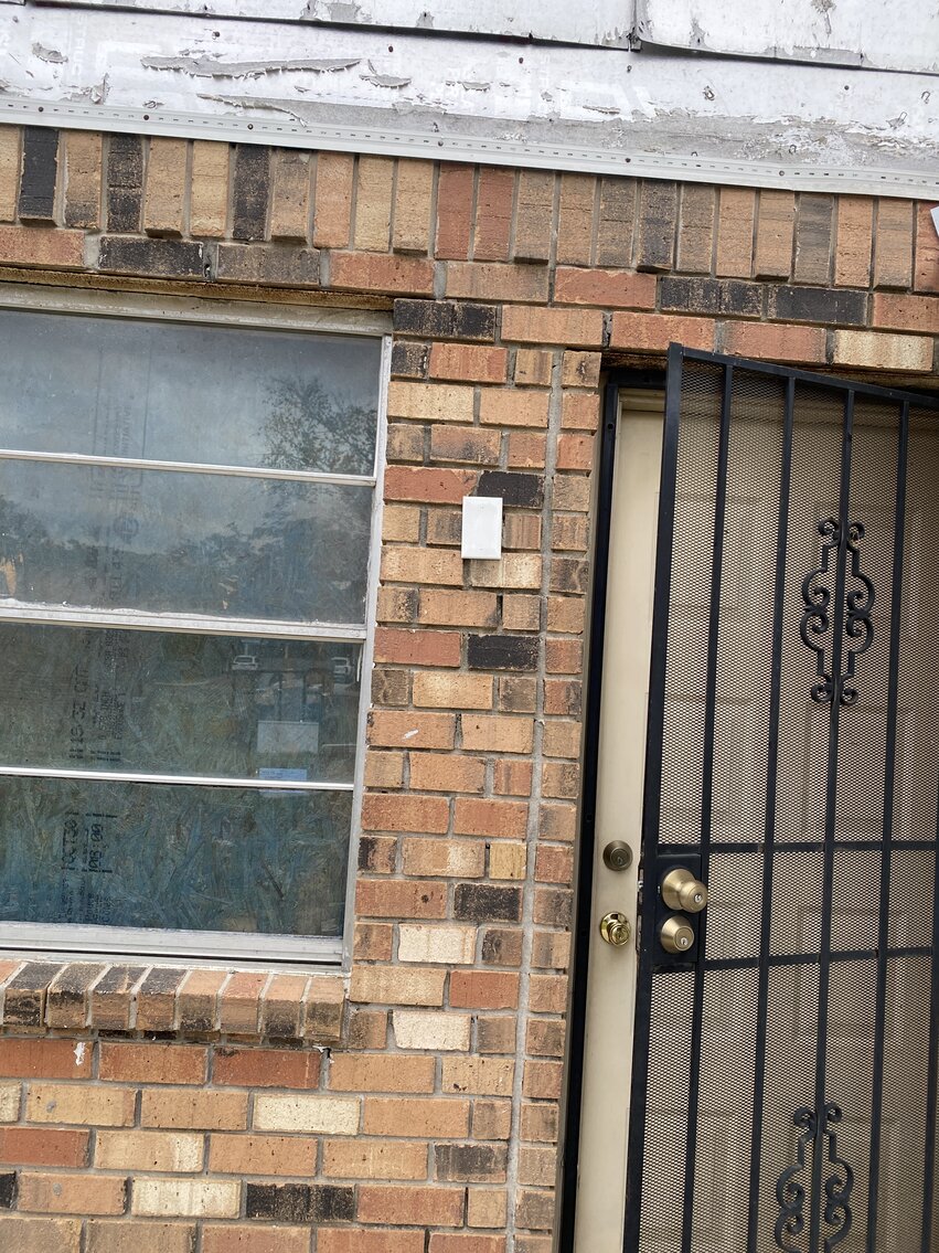 Image for SOLD! $165,000 - Townhouse Double in Kenner - Needs Work