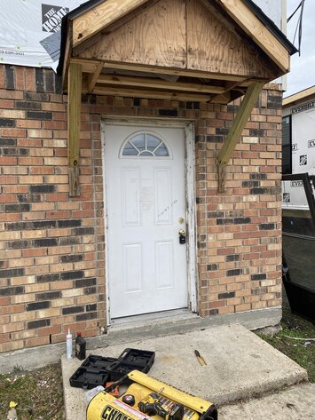 Image for SOLD! $165,000 - Townhouse Double in Kenner - Needs Work