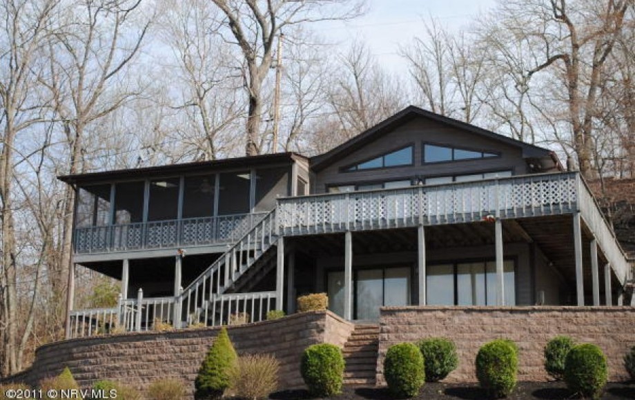 Image for 5 BR Fully Furnished Water Front Home on Claytor Lake.  Only $250K Starting Bid!!