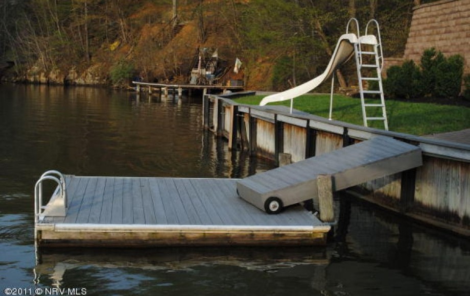 Image for 5 BR Fully Furnished Water Front Home on Claytor Lake.  Only $250K Starting Bid!!