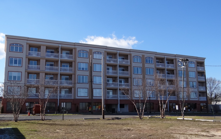 Image for Immacualte 2 BR/2 BA Potomac Riverfront Condo in Colonial Beach, VA.  Only $50K Starting Bid!!