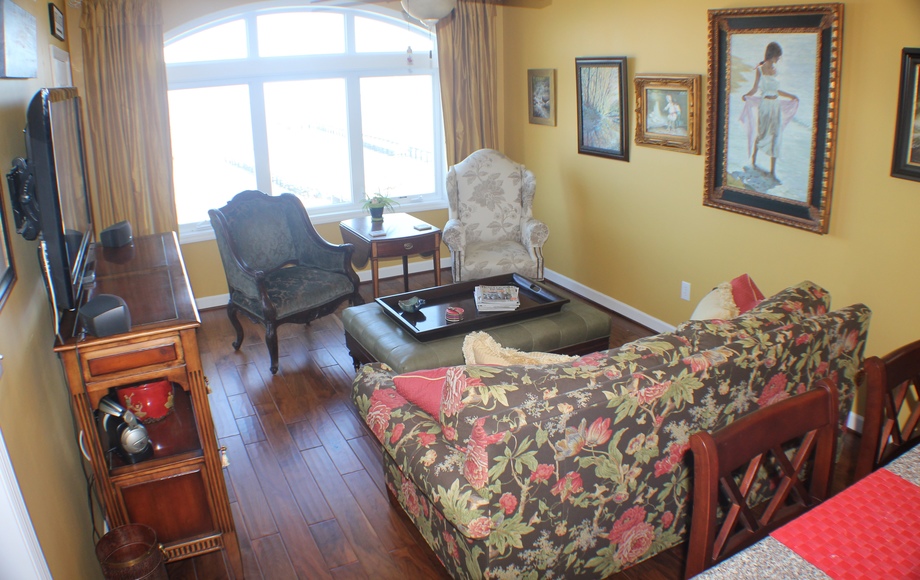 Image for Immacualte 2 BR/2 BA Potomac Riverfront Condo in Colonial Beach, VA.  Only $50K Starting Bid!!