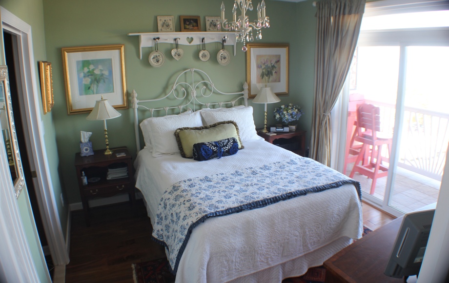 Image for Immacualte 2 BR/2 BA Potomac Riverfront Condo in Colonial Beach, VA.  Only $50K Starting Bid!!