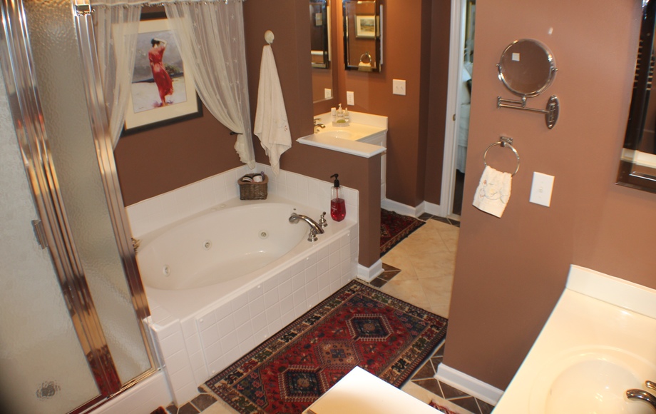 Image for Immacualte 2 BR/2 BA Potomac Riverfront Condo in Colonial Beach, VA.  Only $50K Starting Bid!!