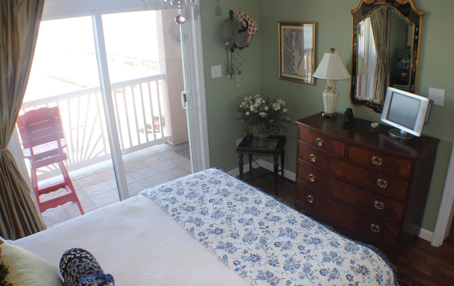 Image for Immacualte 2 BR/2 BA Potomac Riverfront Condo in Colonial Beach, VA.  Only $50K Starting Bid!!