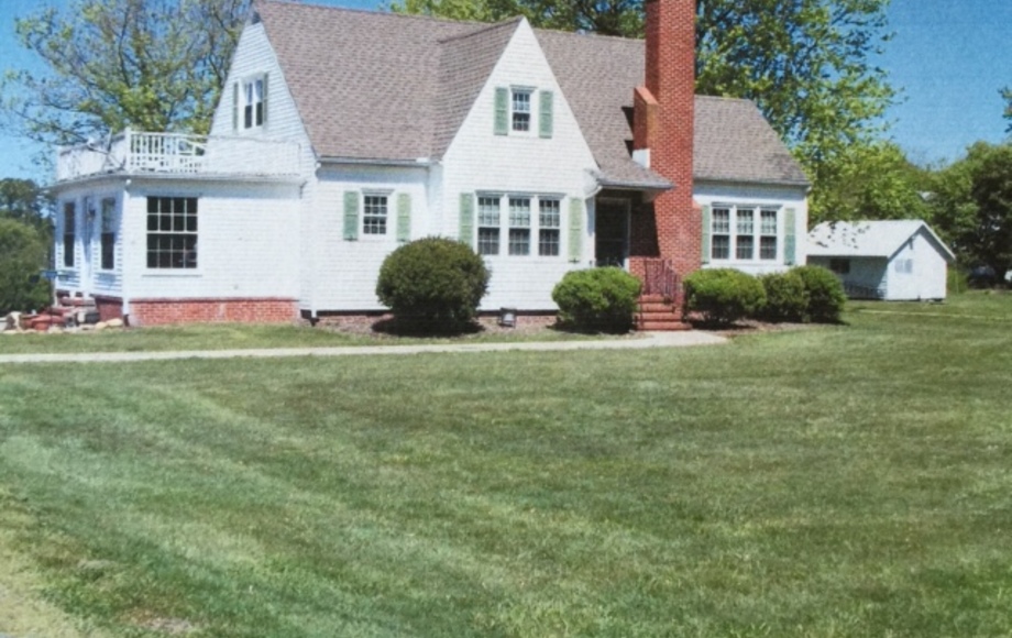 3 BR/1.5 BA WATERFRONT HOME on 1.6 +/ ACRES in REEDVILLE, VA