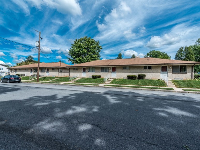 8 UNIT APARTMENT COMPLEX ONLY MINUTES from HERSHEY MEDICAL CENTER