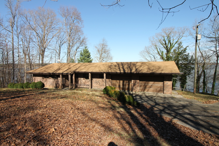 Image for 3 BR/4 BA Buggs Island Lake/Kerr Lake Front Home on 3+ Acres--SELLS to the HIGHEST BIDDER!!